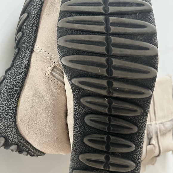 New never worn Suede and fur knee high boots UK brand Tamaris - Picture 4 of 5